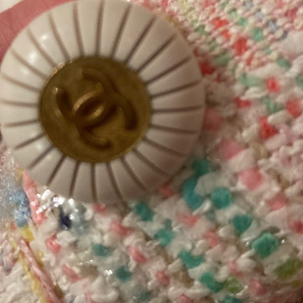 ISO CHANEL BUTTON
